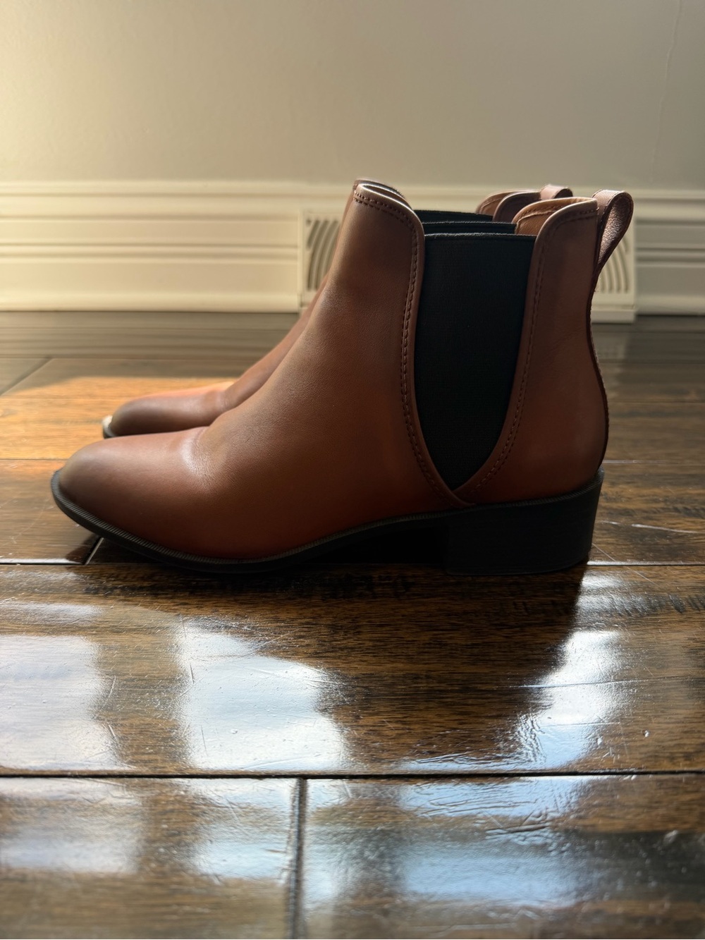 Steve Madden Women's Tan Leather Chelsea Ankle Boots